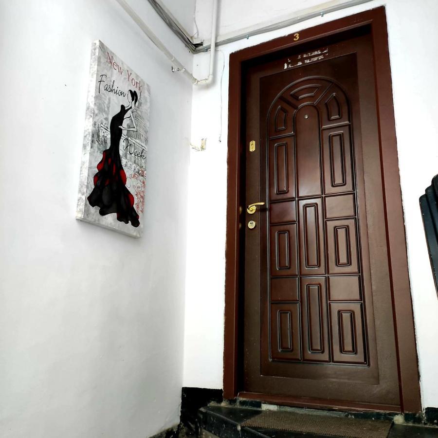 Garsoniera Centrul Bucurestiului Apartment Luaran gambar