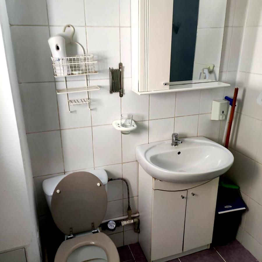 Garsoniera Centrul Bucurestiului Apartment Luaran gambar